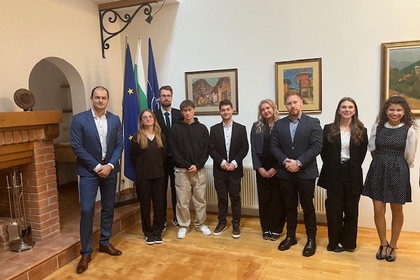 Словенски студенти по международни отношения посетиха посолството на България